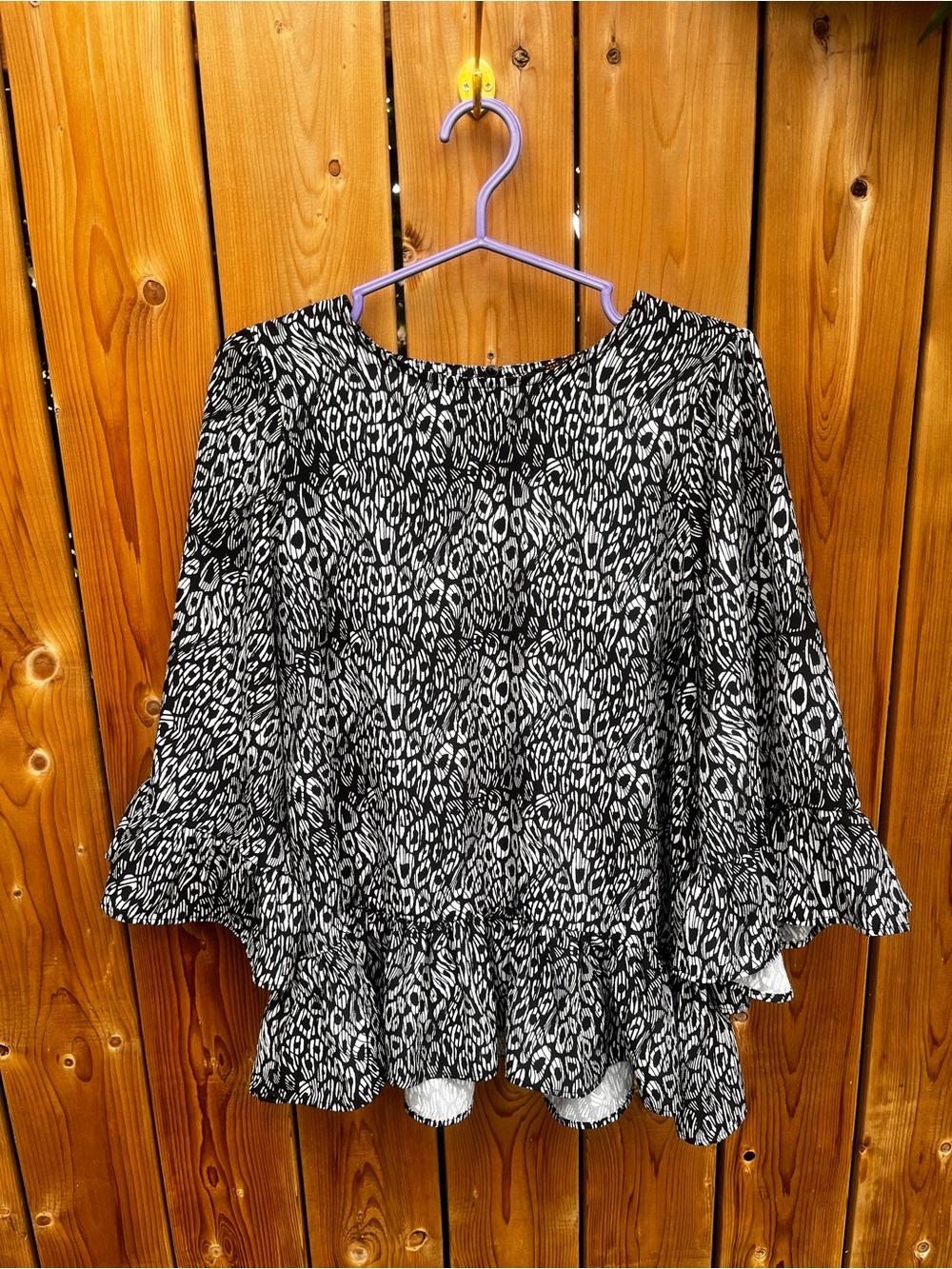 Isle by Melis Kozan Black & White Printed Ruffle-Hem Blouse